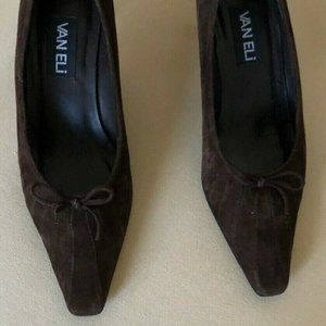 Vaneli 'Nealon Tmoro' Suede Pumps. Brown. Size: 8M